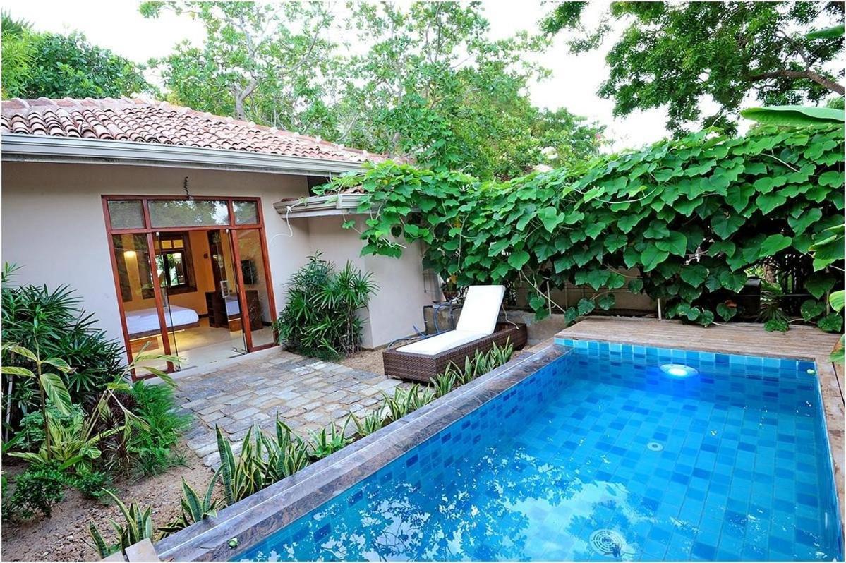 Nikara Luxury Beach House 티사마하라마 외부 사진