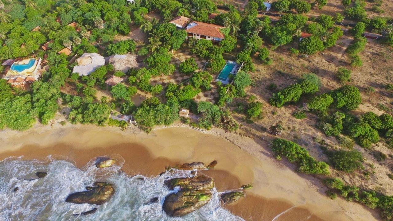 Nikara Luxury Beach House 티사마하라마 외부 사진