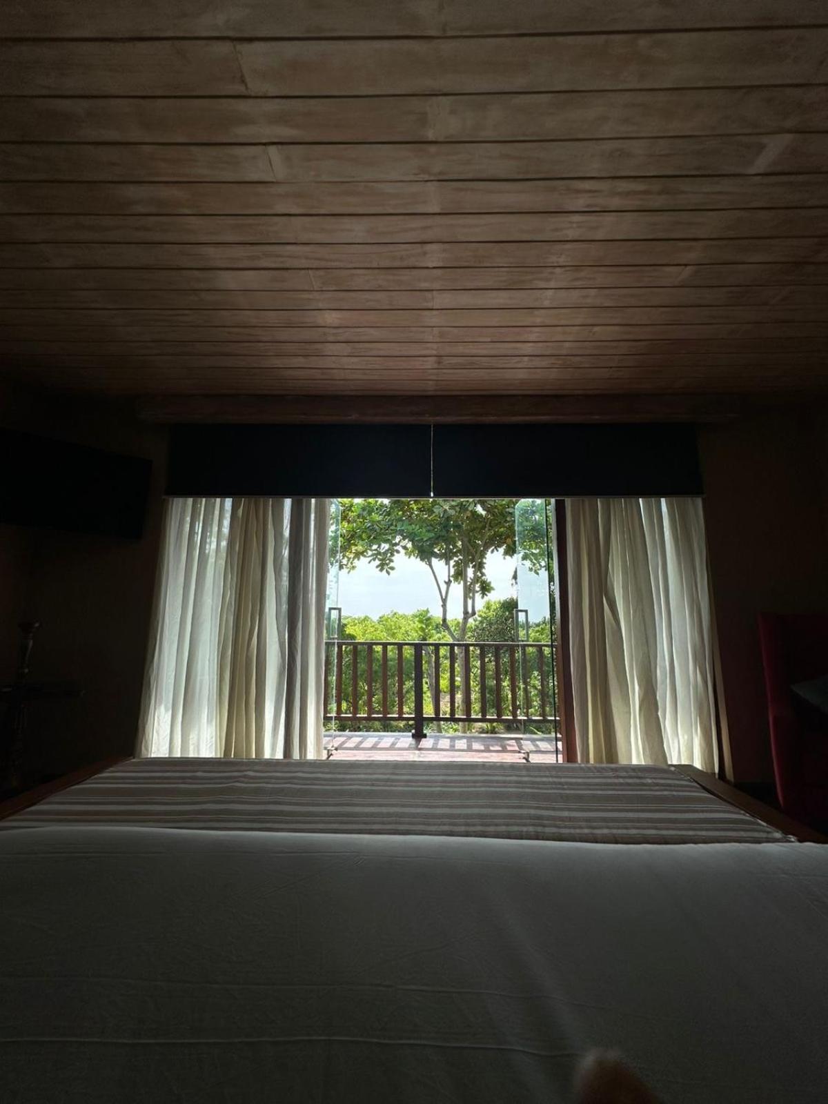 Nikara Luxury Beach House 티사마하라마 외부 사진