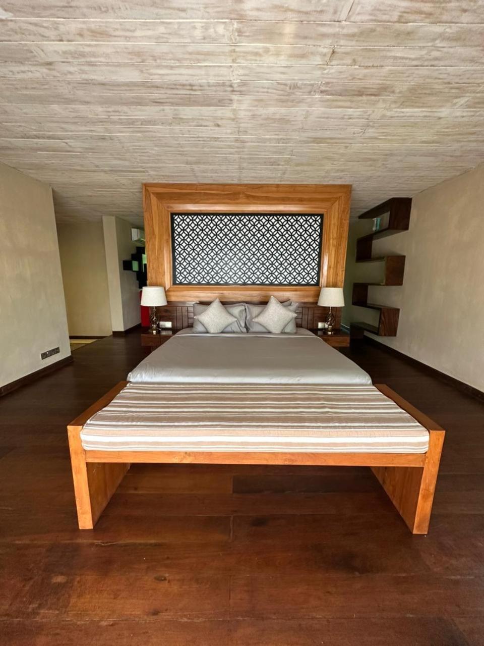 Nikara Luxury Beach House 티사마하라마 외부 사진