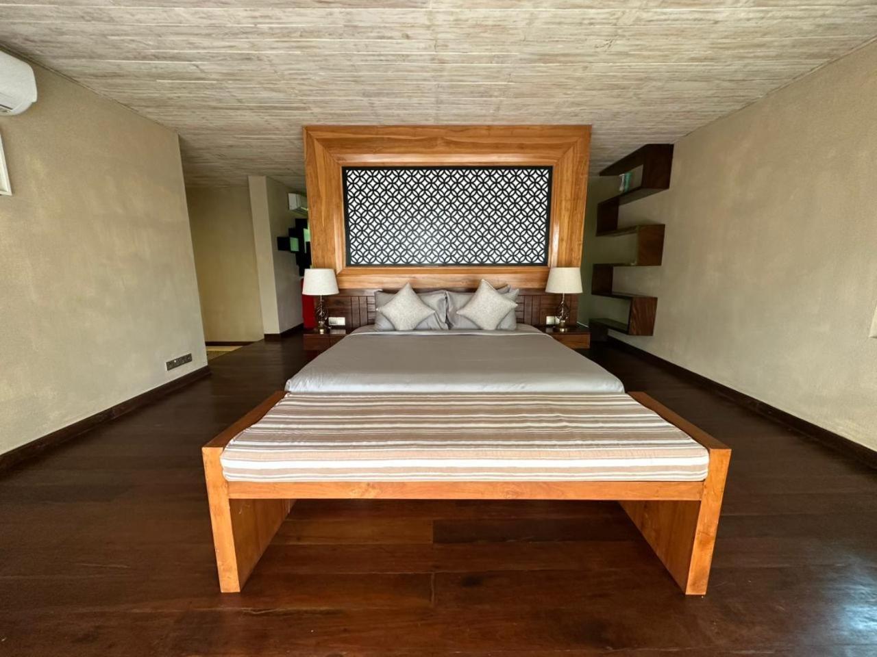 Nikara Luxury Beach House 티사마하라마 외부 사진