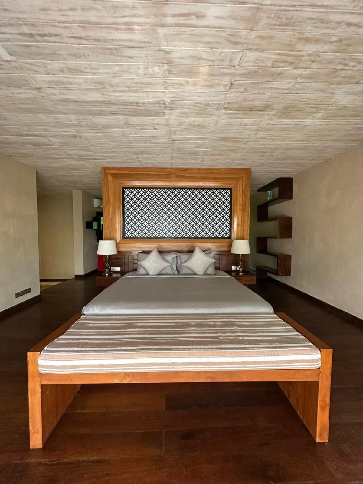 Nikara Luxury Beach House 티사마하라마 외부 사진