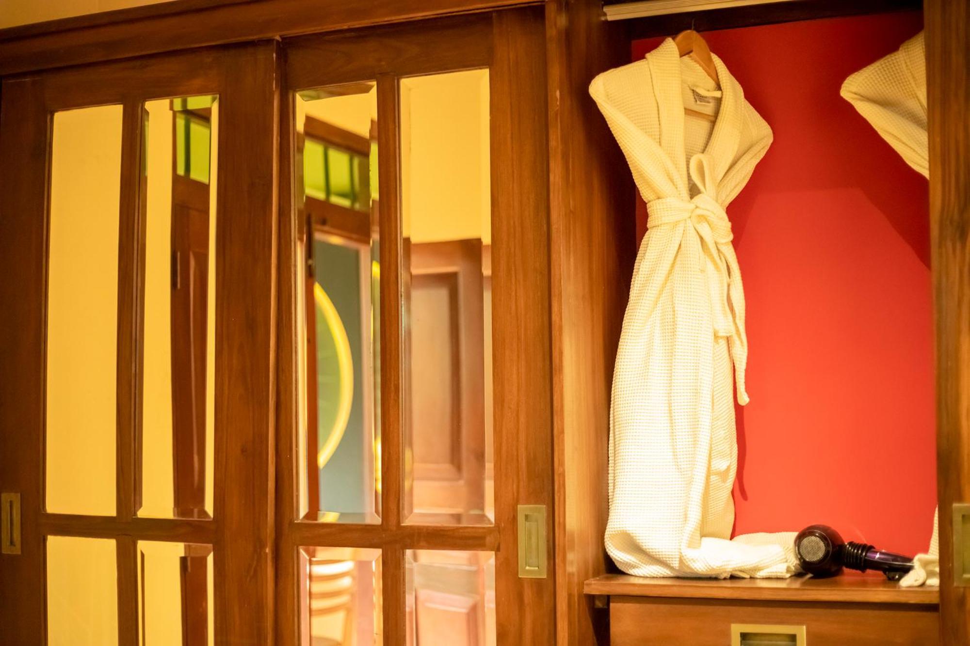 Nikara Luxury Beach House 티사마하라마 외부 사진